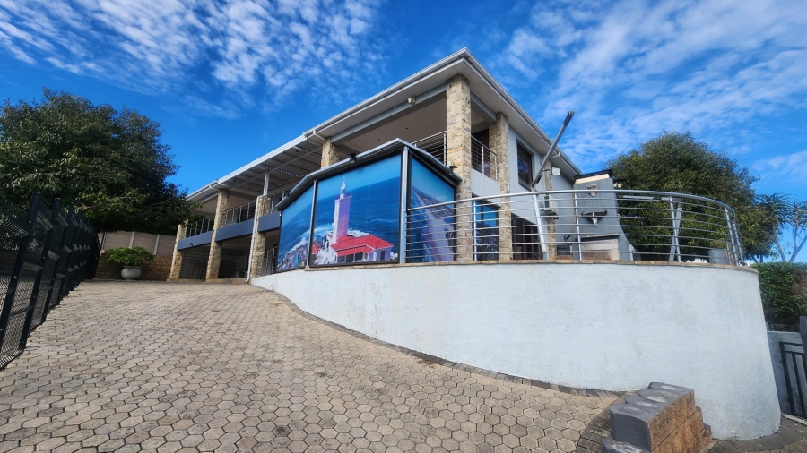 6 Bedroom Property for Sale in Bergsig Western Cape